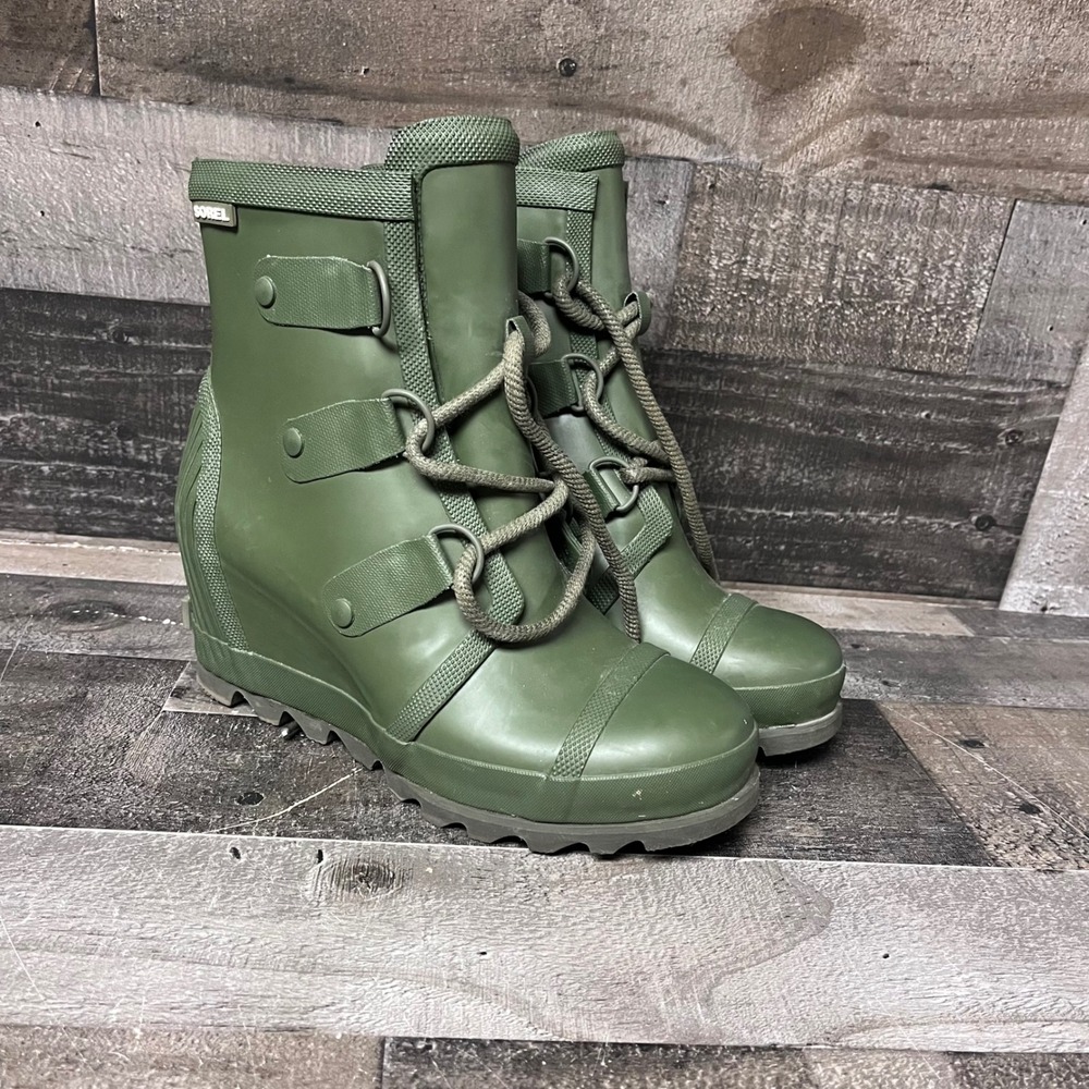 Sorel Joan of Arctic Wedge Rain Boots Olive Green Rubber Lace Up Waterproof - Picture 1 of 12